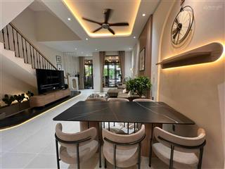 Cho thuê biệt thự lavila full nội thất cao cấp đẹp thiết kế 3pn , 1 p sinh hoạt chung giá 38tr/thg.