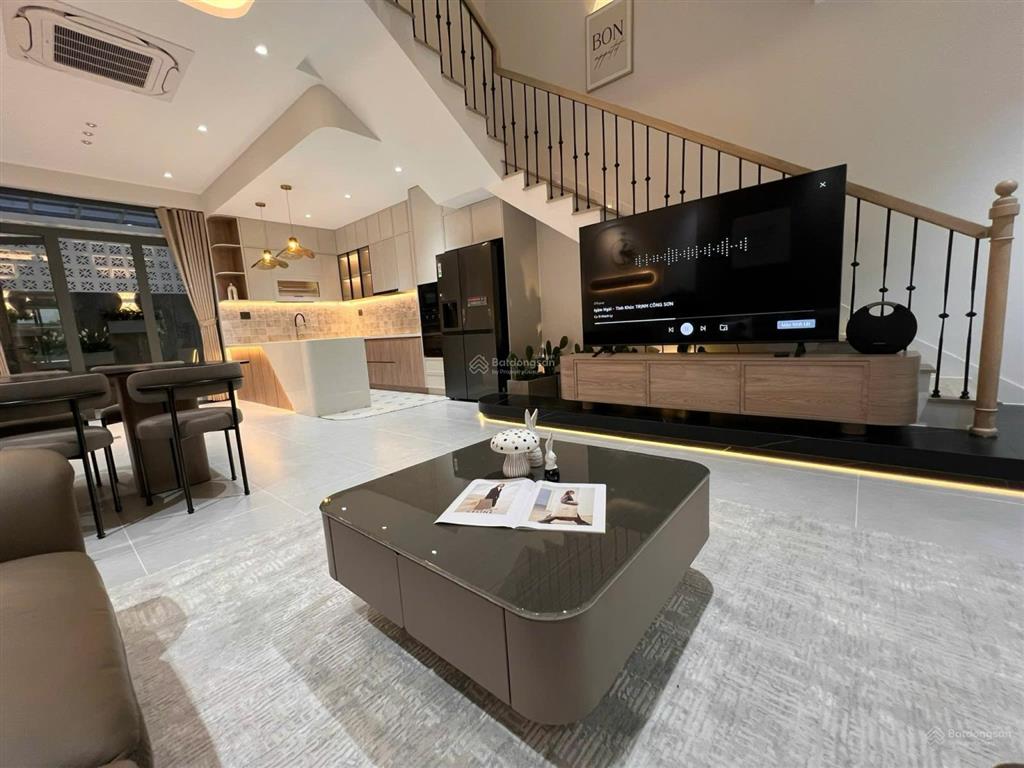 Cho thuê biệt thự lavila full nội thất cao cấp đẹp thiết kế 3pn , 1 p sinh hoạt chung giá 38tr/thg.