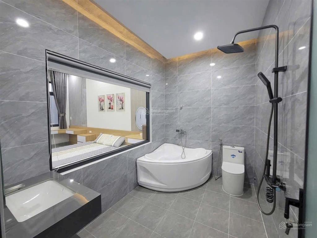 Bán nhà mới full nội thất đường thông có gara ôtô chỉ mang quần áo vào ở