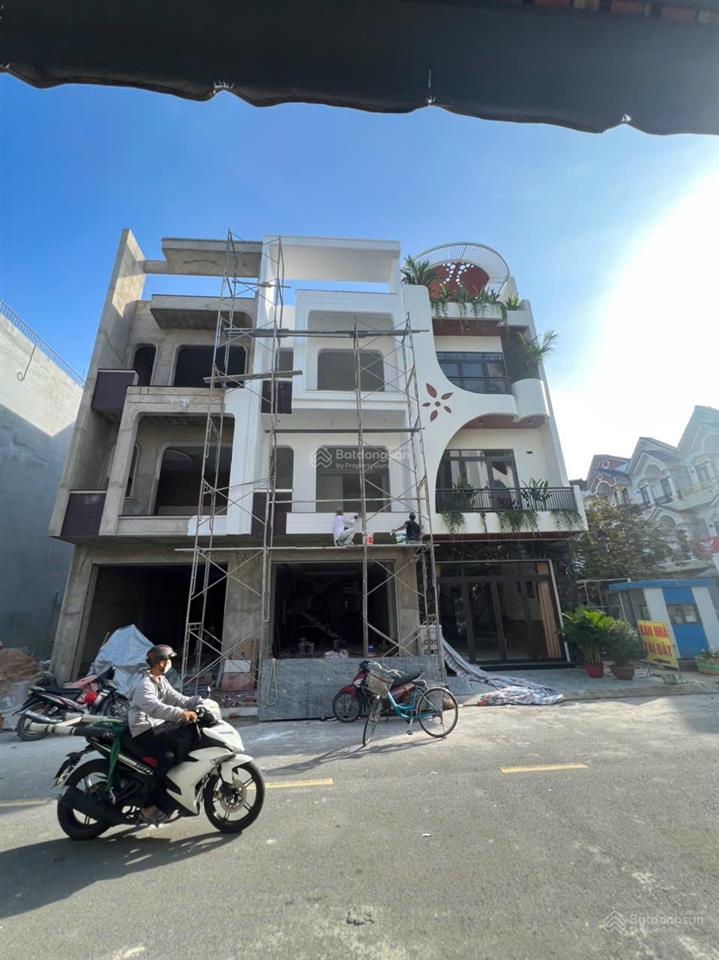 Bán nhà mới full nội thất đường thông có gara ôtô chỉ mang quần áo vào ở