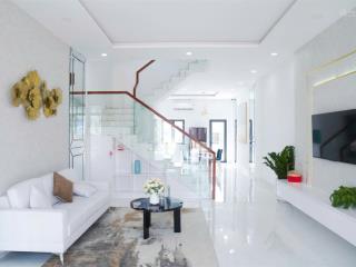 Bán nhà giá đầu tư 2,7 tỷ siêu đẹp ngay đường 30m trung tâm tp 0933 352 ***