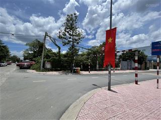 Cho thuê đất góc 2 mặt tiền bờ sông và vĩnh phú 23 có nhà cấp 4 cũ