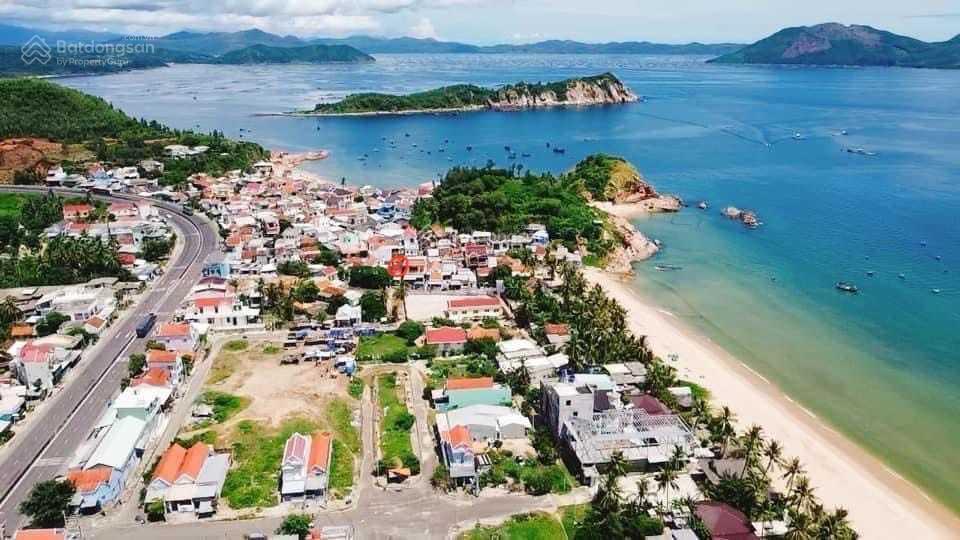 Bán đất khu tđc ven biển nhơn hải, quy nhơn. diện tích 60m2. giá bán chỉ 1 tỉ 650 triệu. 0906 496 ***