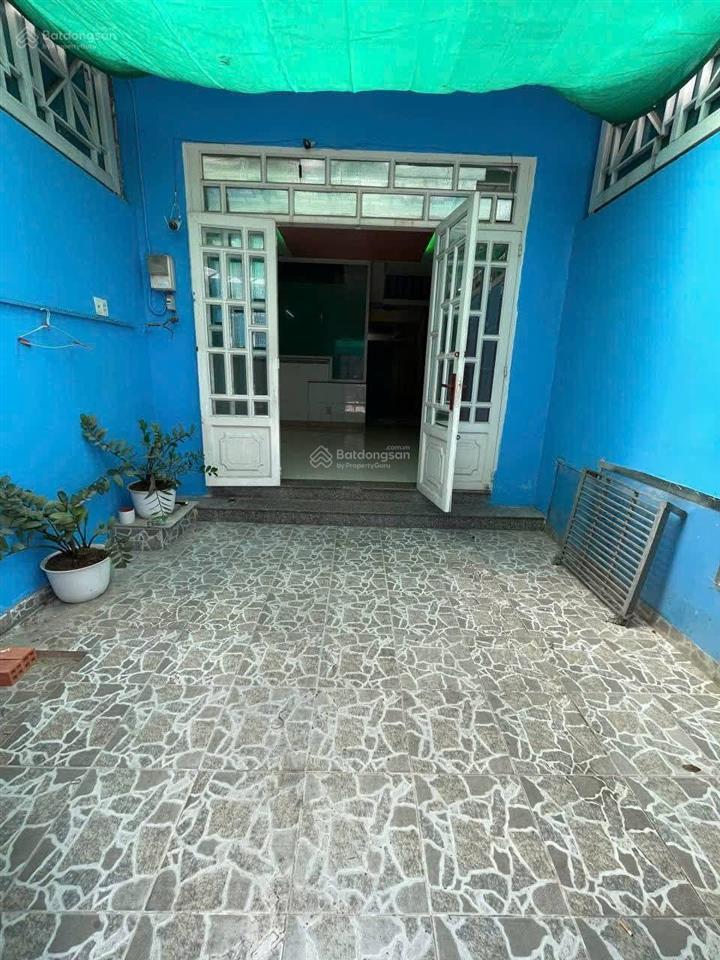 Nhà thông ôtô xây kiên cố 4x18m, gần dh công nghiệp gv