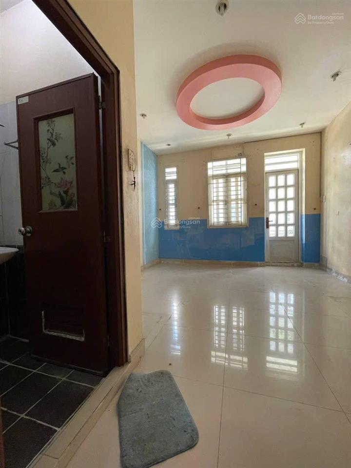 Nhà thông ôtô xây kiên cố 4x18m, gần dh công nghiệp gv