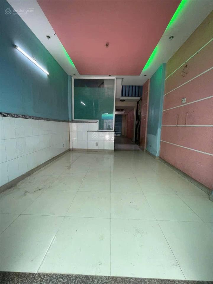 Nhà thông ôtô xây kiên cố 4x18m, gần dh công nghiệp gv