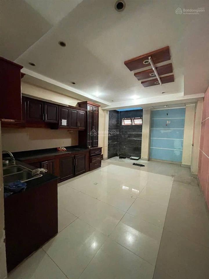 Nhà thông ôtô xây kiên cố 4x18m, gần dh công nghiệp gv