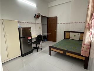 Phòng rộng sạch đẹp, 2 cửa sổ, đầy đủ tiện nghi