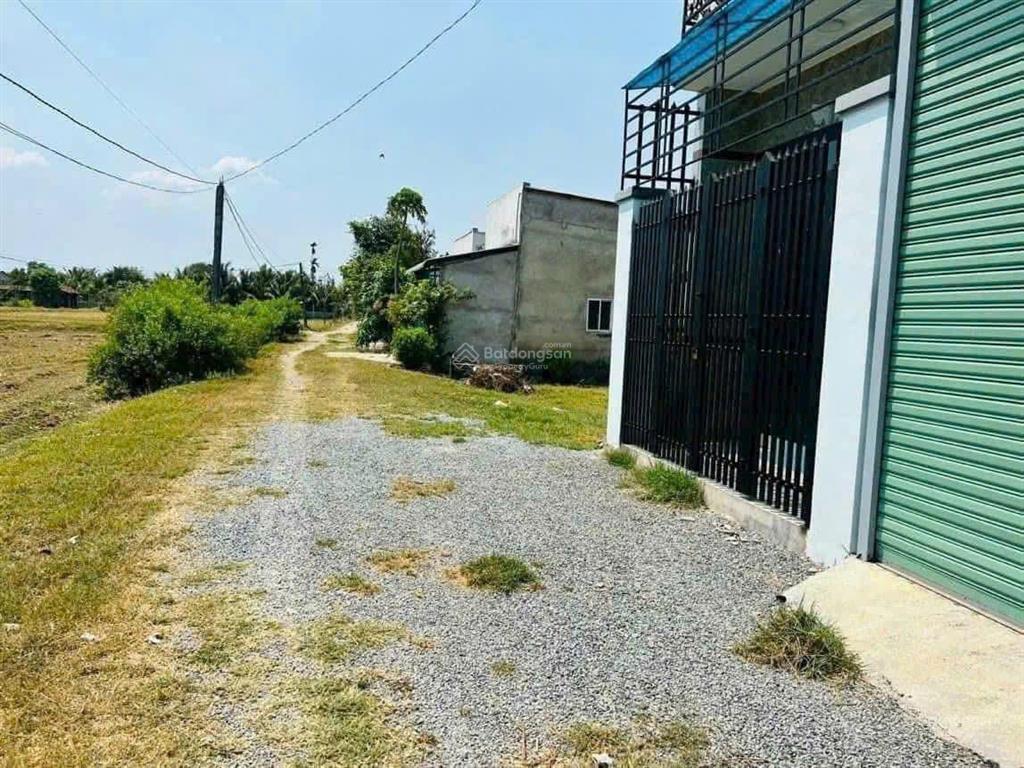 Bán đất thổ cư mỹ hạnh bắc, đức hòa, long an cũ.
giá 25 tỷ, diện tích 5200m2, vị trí đẹp