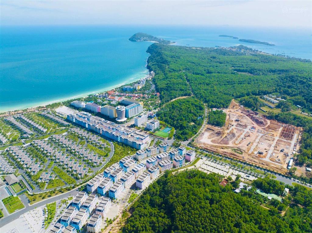 Cắt lỗ căn góc view sân golf, gần quảng trường, giá 8.5 tỷ có thương lượng, 0365 729 ***