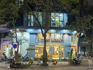 Cho thuê nhà mặt phố nhà chung 150m x 3 tầng mặt tiền 6m giá 130tr  em ngay kẻo lỡ mặt bằng