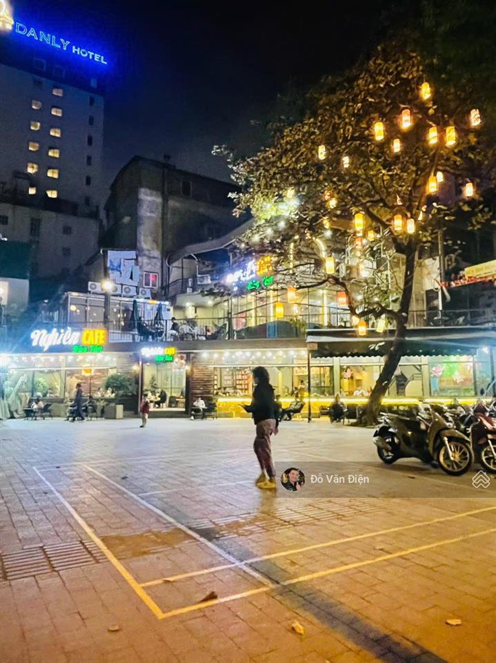 Độc quyền cho thuê nhà phố đào tấn 300m2 x 4 tầng, mặt tiền 35m, vỉa hè rộng như bãi biển đồ sơn