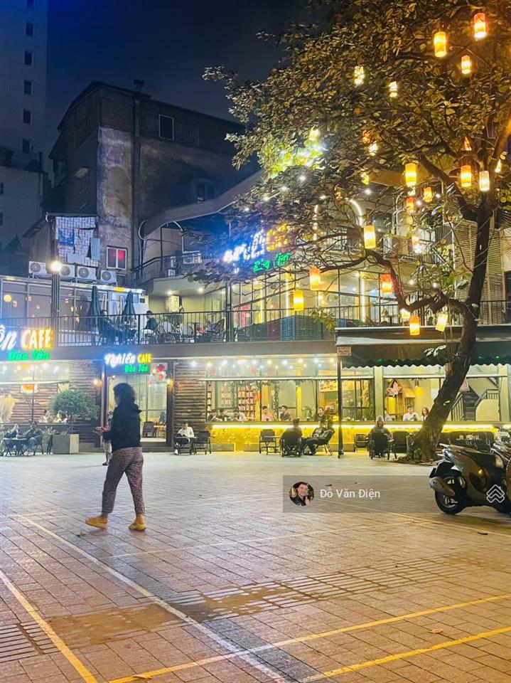 Độc quyền cho thuê nhà phố đào tấn 300m2 x 4 tầng, mặt tiền 35m, vỉa hè rộng như bãi biển đồ sơn