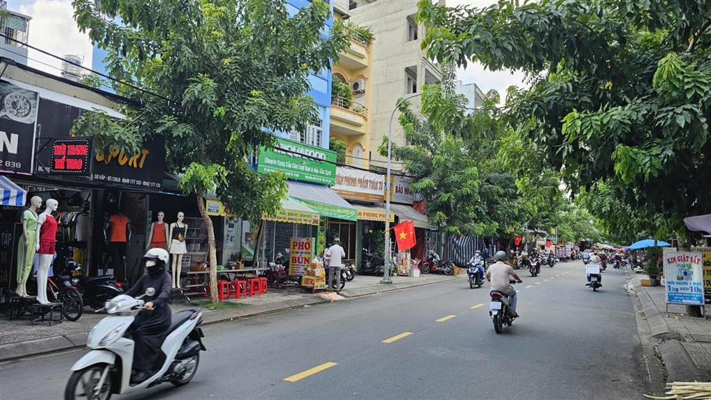 Cần bán! căn nhà mặt tiền phạm văn bạch ngang 9m, gò vấp cách depot phạm văn bạch (metro 2) 2,5km