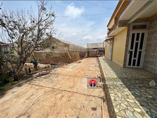 Khuôn đất lớn 34x95m. nhà 12 x 15m. là một bất động sản xây dựng biệt thự đẹp. đường 10m