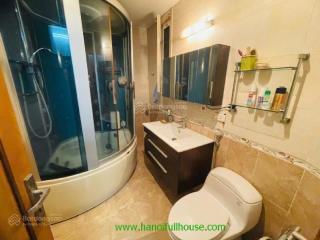 Biệt thự sân vườn xe hơi vào gần hồ tây bán rộng hơn 400m2 sổ đỏ vị trí đắc địa tây hồ 0983 739 ***