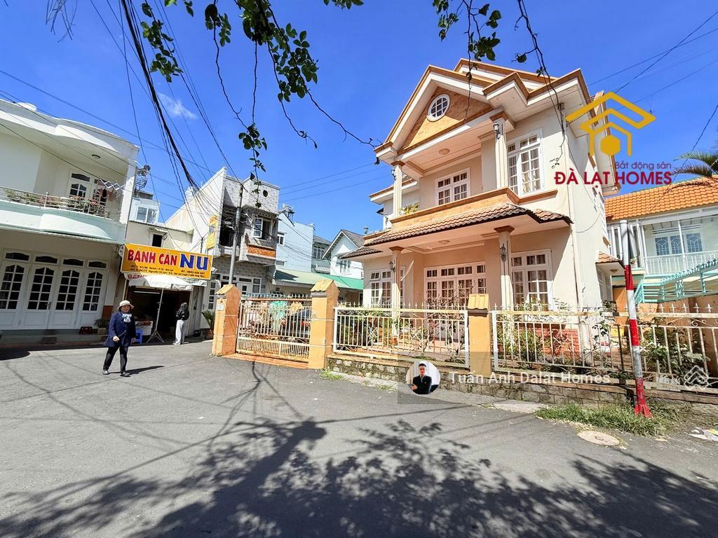 Bán nhà 2 mặt tiền trung tâm yersin, đà lạt cách hồ xuân hương 700m nhà đẹp hoàn công đầy đủ