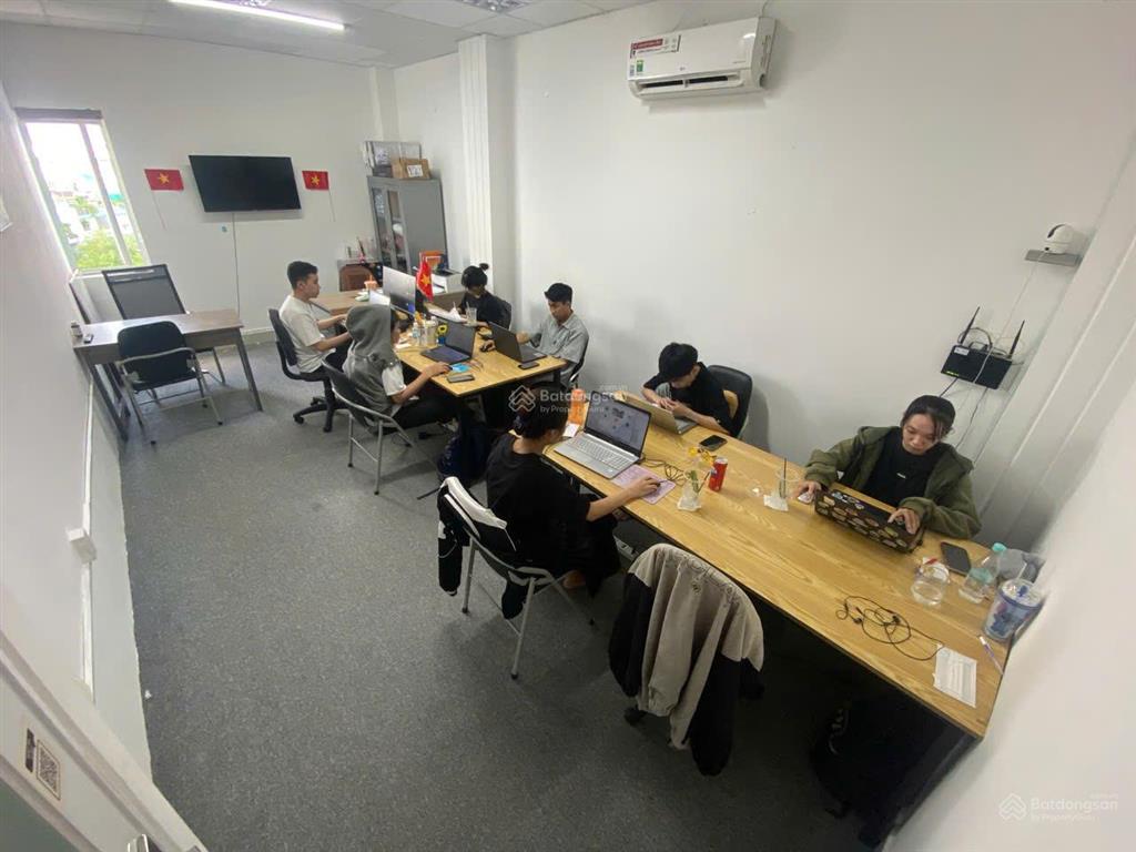 Văn phòng 06 bàn làm việc vào làm ngay, trọn gói 5 triệu  tặng 01 bảng tên