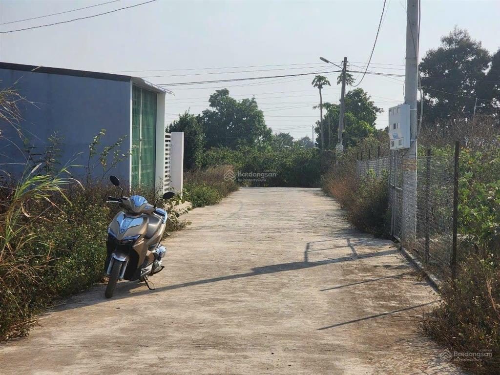 Đất ngộp bank chỉ 900 triệu, gần chợ, siêu thị, trường học, nhà thờ, công an, sân bay aiên khương.