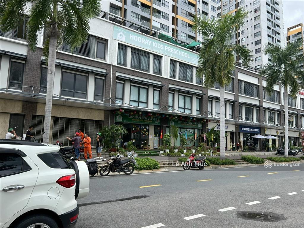 Chính chủ cần bán nhà phố shophouse đã có sổ hồng. sở hữu lâu dài. 2 mặt tiền. khu dân cư đông đúc