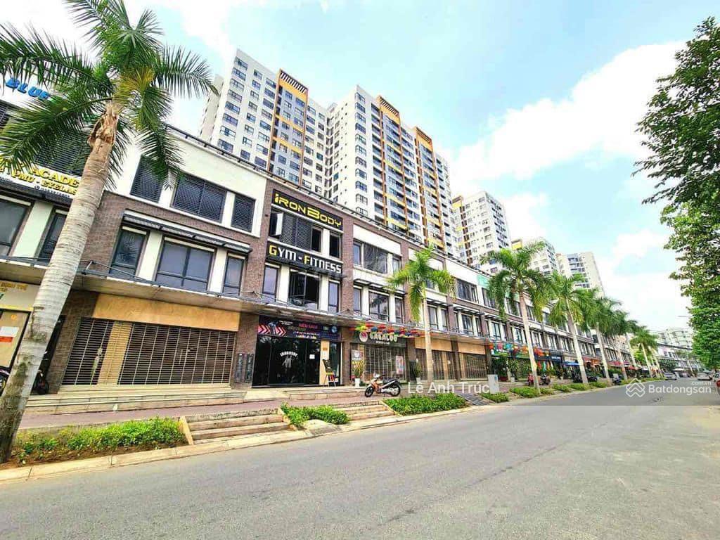 Chính chủ cần bán nhà phố shophouse đã có sổ hồng. sở hữu lâu dài. 2 mặt tiền. khu dân cư đông đúc