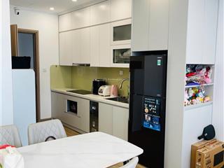 Càn cho thuê gấp căn hộ 2n2vsinh đủ đồ bên toà sa3 vinhomes smartcity,giá cực rẻ