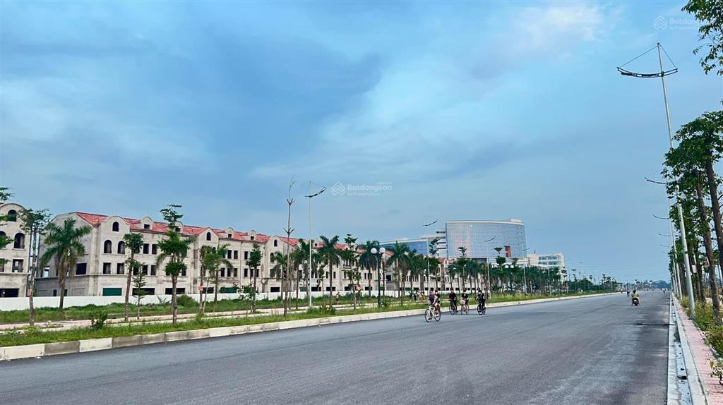 Hàng chính chủ gửi bán 56m2 đất dv an thượng an khánh view hồ, công viên rộng 2ha, vỉa hè rộng 5m
