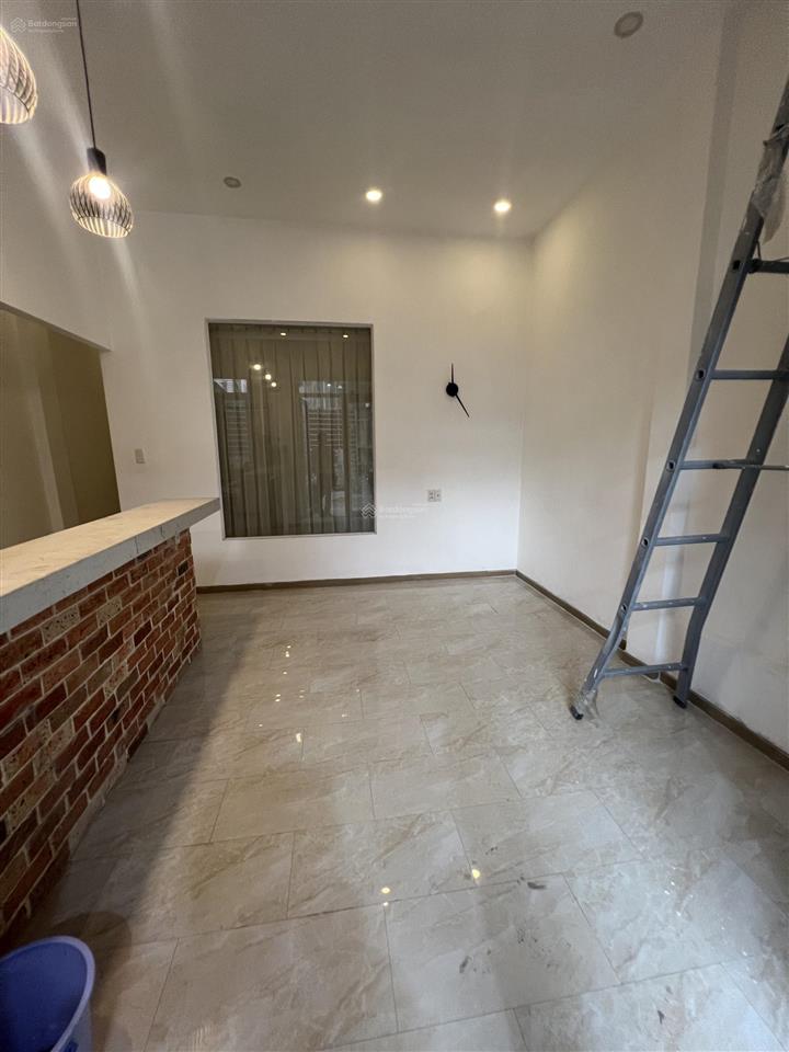 Gấp bán, linh tây, 82m2, nhà cấp 4, 2 phòng ngủ, 2wc, ngang 4,8m, giá chỉ 4,95 tỷ còn thương lượng