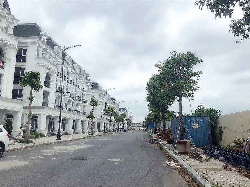 Cắt lỗ, bán gấp căn shophouse đường 21,5 da louis city đại mỗ, dt 120m2  0983 080 ***