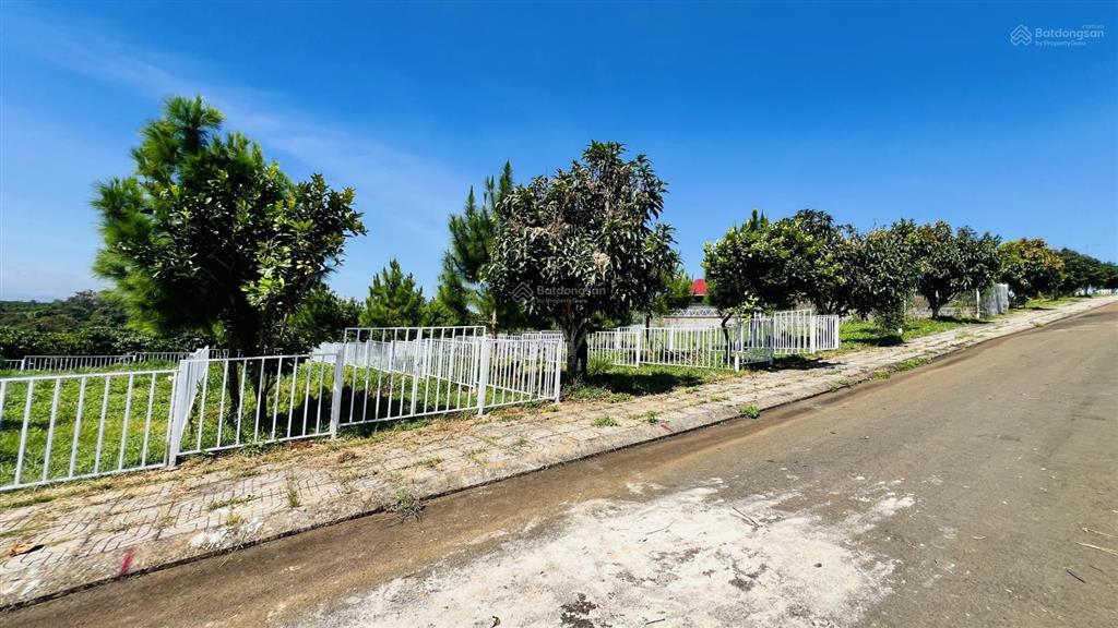 Bán đất bảo lâm lô 1 ngang 5m giá 850tr và lô 2 ngang 10m giá 1tỷ590 tặng cổng rào sắt full đất