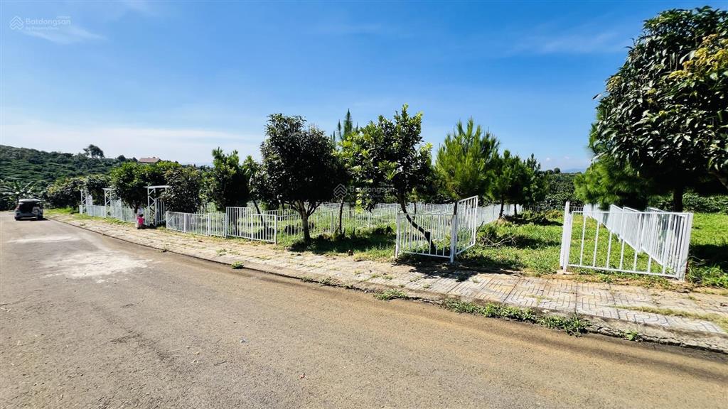 Bán đất bảo lâm lô 1 ngang 5m giá 850tr và lô 2 ngang 10m giá 1tỷ590 tặng cổng rào sắt full đất