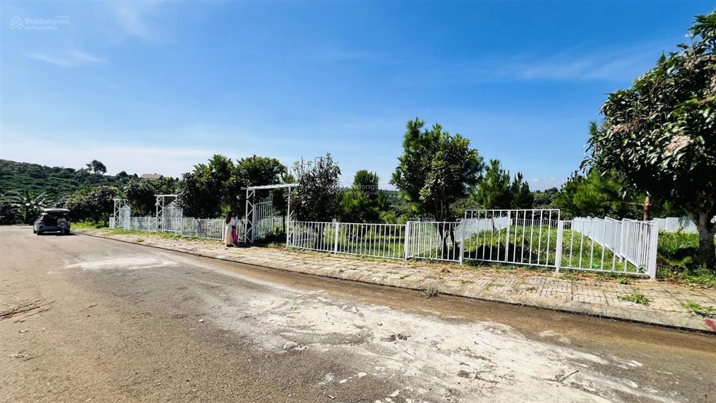 Bán đất bảo lâm lô 1 ngang 5m giá 850tr và lô 2 ngang 10m giá 1tỷ590 tặng cổng rào sắt full đất