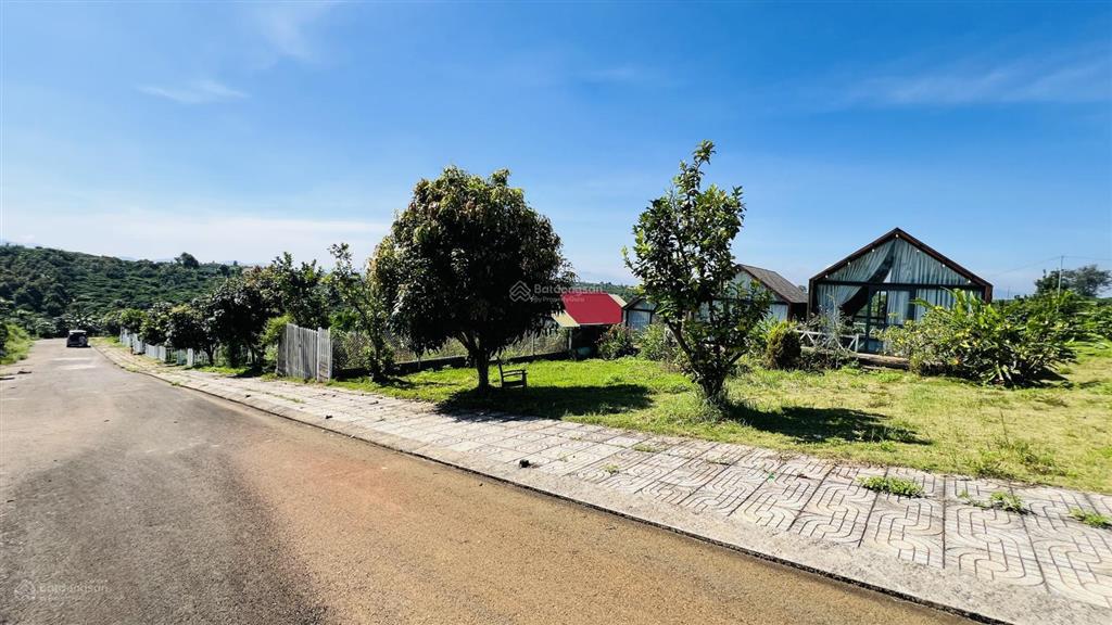 Bán đất bảo lâm lô 1 ngang 5m giá 850tr và lô 2 ngang 10m giá 1tỷ590 tặng cổng rào sắt full đất