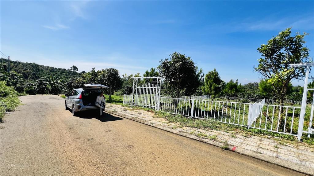 Bán đất bảo lâm lô 1 ngang 5m giá 850tr và lô 2 ngang 10m giá 1tỷ590 tặng cổng rào sắt full đất