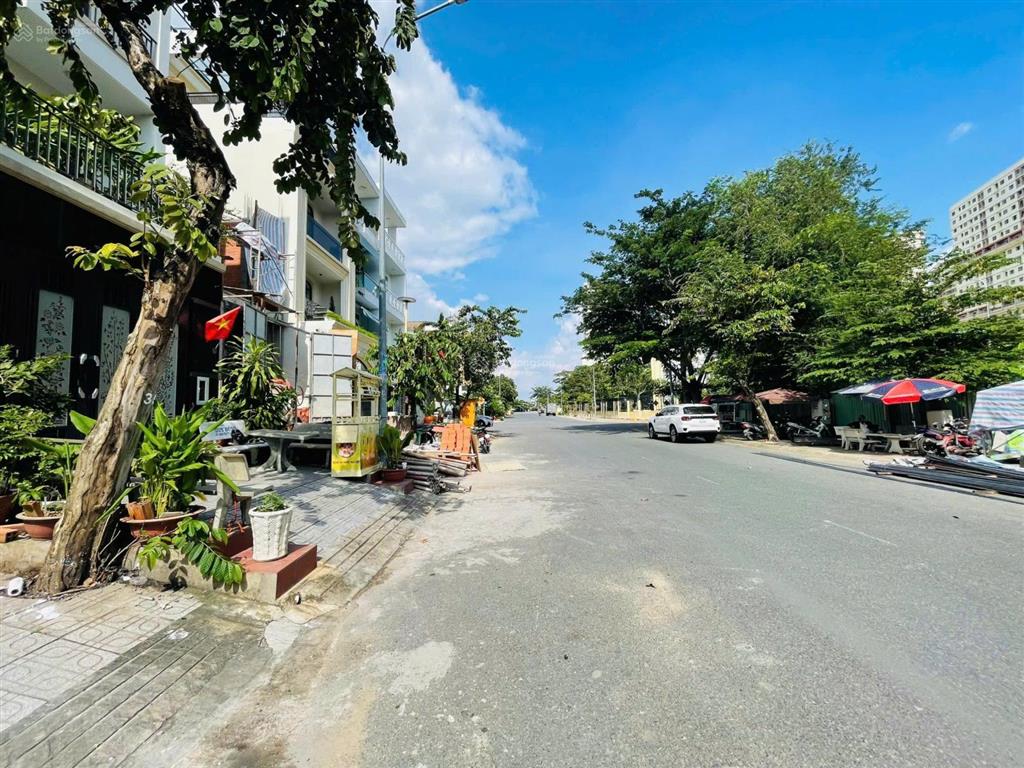 Chính chủ hạ giá bán nhà mặt phố đường d1, tân mỹ, quận 7, tp. hcm, 15 tỷ, 200m2 sd  hot