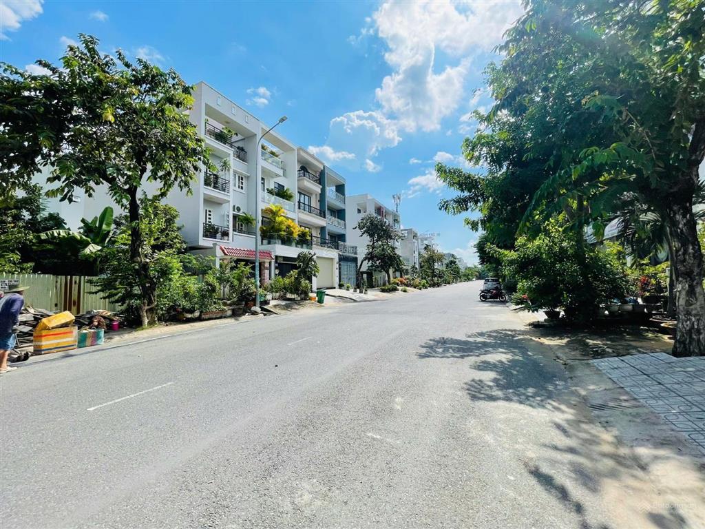 Chính chủ hạ giá bán nhà mặt phố đường d1, tân mỹ, quận 7, tp. hcm, 15 tỷ, 200m2 sd  hot