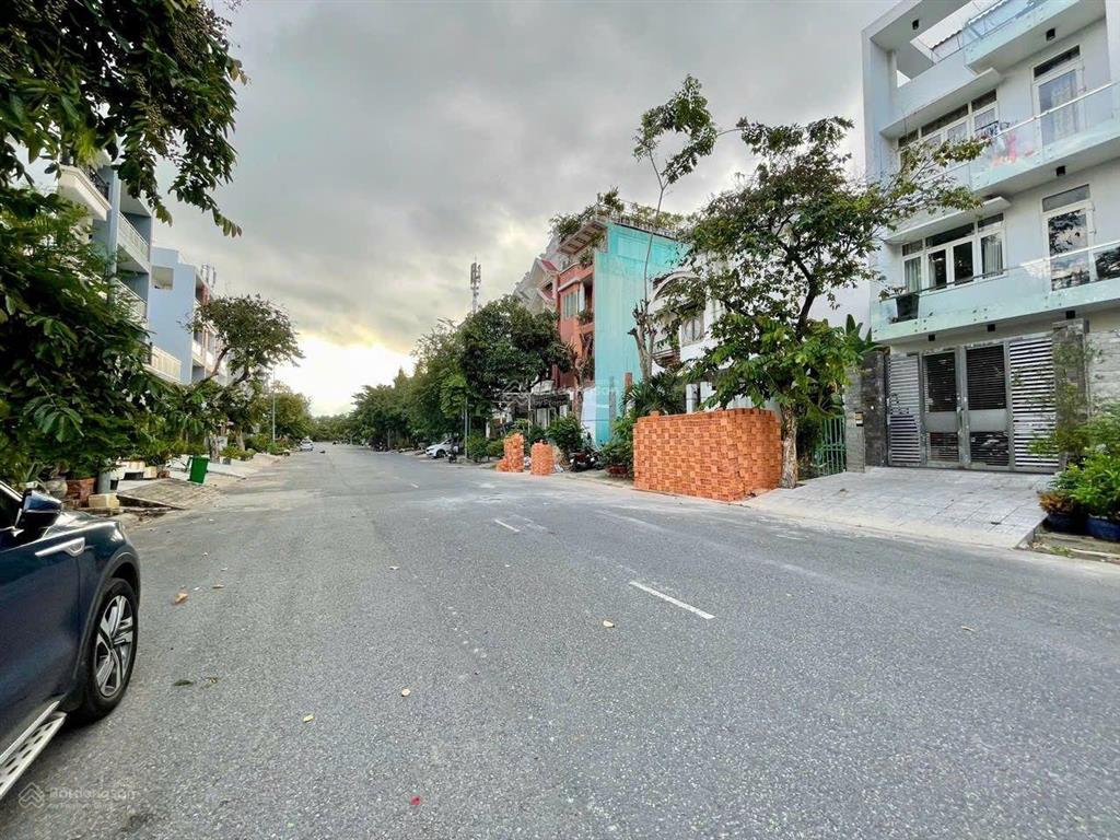 Chính chủ hạ giá bán nhà mặt phố đường d1, tân mỹ, quận 7, tp. hcm, 15 tỷ, 200m2 sd  hot