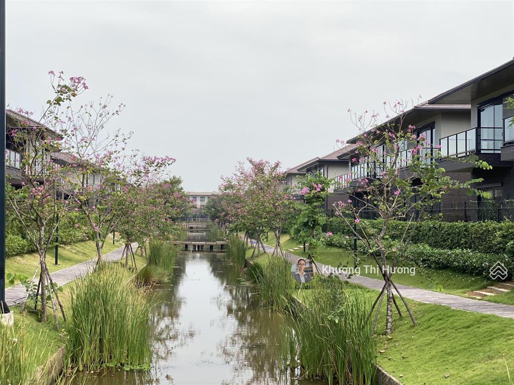 Biệt thự góc đường gần công viên ven sông và gần kênh đào 262m2