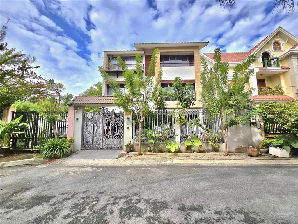 Hiếm biệt thự view sông 12x20m, 3 tầng cực đẹp tân quy đông, q7