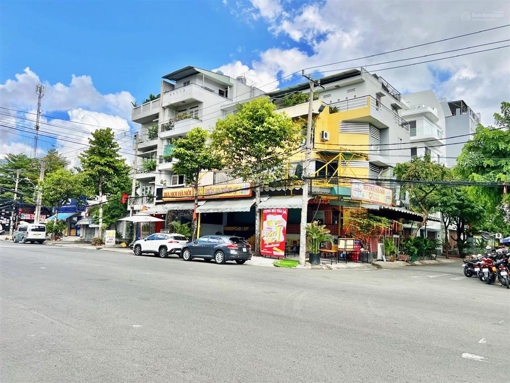 Thơm  góc trục đường 30m, vỉa hè 10m, diện tích 229m2 giá 68 tỷ (tl)