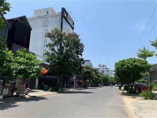 Bán nhà đẹp 3 tầng đường 2 mặt tiền đường chính hữu  khu biển phạm văn đồng giá tốt