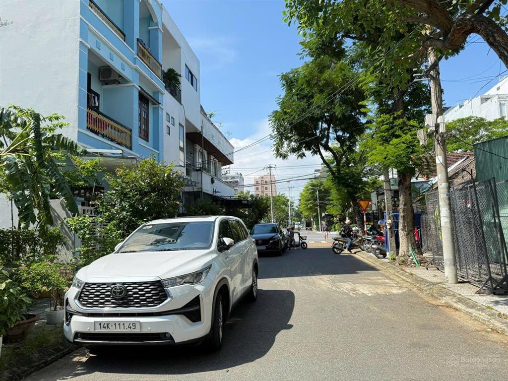 Bán toà nhà 4,5 tầng kẹp cống đường lê thước, sát công viên hồ nghinh và biển mỹ khê