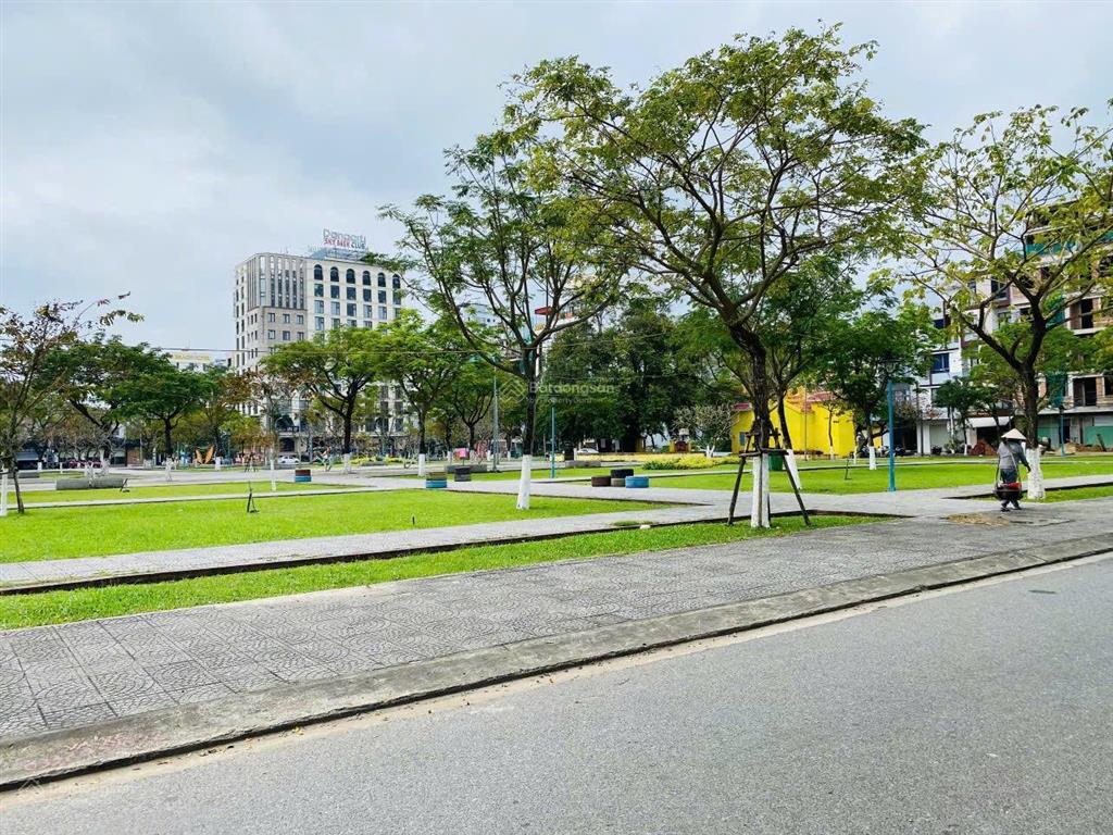 Bán toà nhà 4,5 tầng kẹp cống đường lê thước, sát công viên hồ nghinh và biển mỹ khê