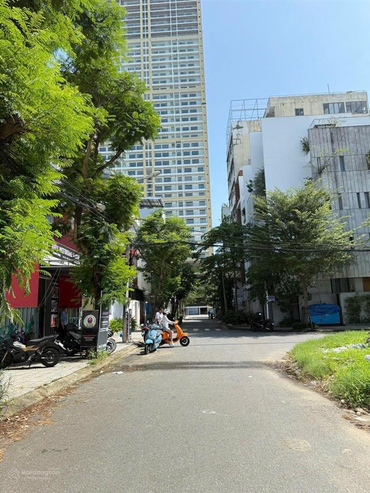 Bán toà nhà 4,5 tầng kẹp cống đường lê thước, sát công viên hồ nghinh và biển mỹ khê