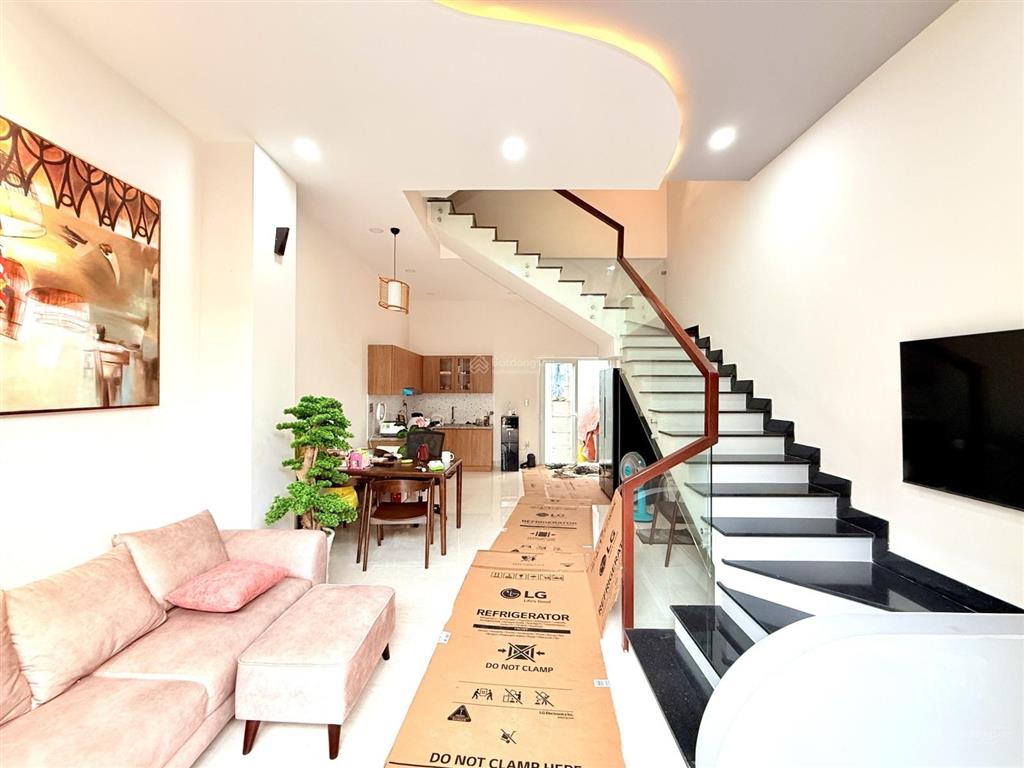 Giảm mạnh 400tr bán nhà 4tầnghẻm xe hơi đường linh đông  4.5x11.3, giá 6tỷ780  0903 353 ***