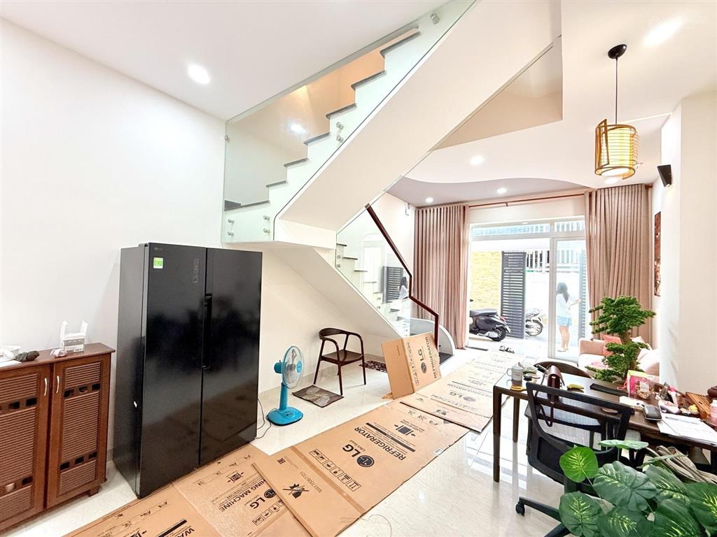 Giảm mạnh 400tr bán nhà 4tầnghẻm xe hơi đường linh đông  4.5x11.3, giá 6tỷ780  0903 353 ***