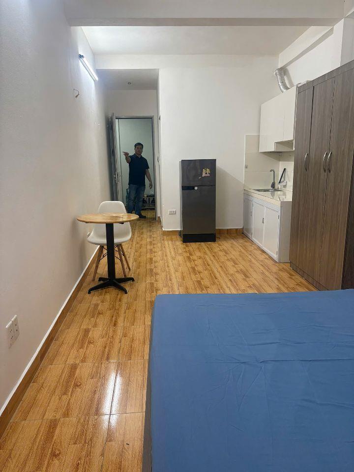 Cho thuê CCMN tại 171 Nguyễn Ngọc Vũ ban công thoáng - Trung Hòa