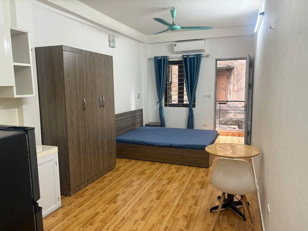 Cho thuê CCMN tại 171 Nguyễn Ngọc Vũ ban công thoáng - Trung Hòa