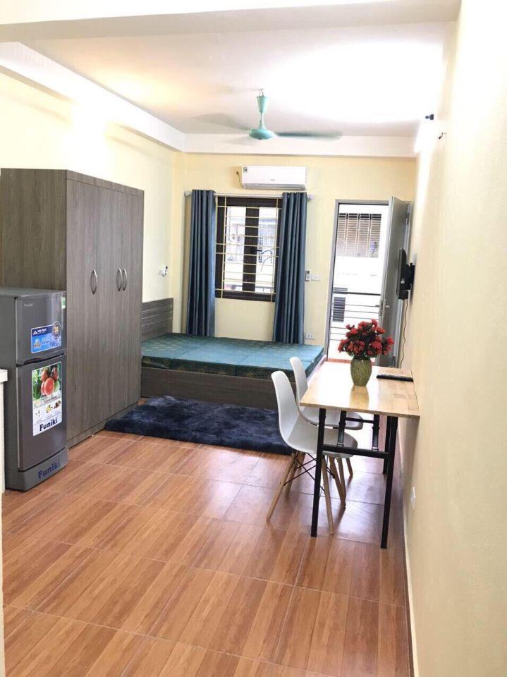 Cho thuê CCMN tại 171 Nguyễn Ngọc Vũ ban công thoáng - Trung Hòa