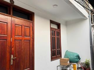 Cho thuê nhà ngõ 210 võ chí công, 50m2 x 2 tầng , đồ cơ bản, giường, điều hoà, giá 8tr5/th.  ngay
